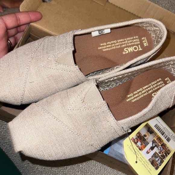 Toms classic Natural metallic burlap. - Picture 2 of 3